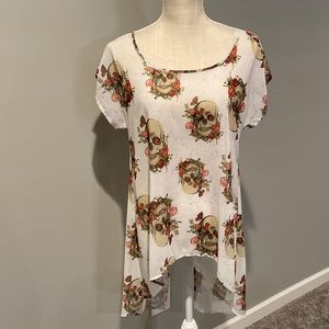 Hot Topic Floral Skull Split Back Girls Dolman
Top Size: S
